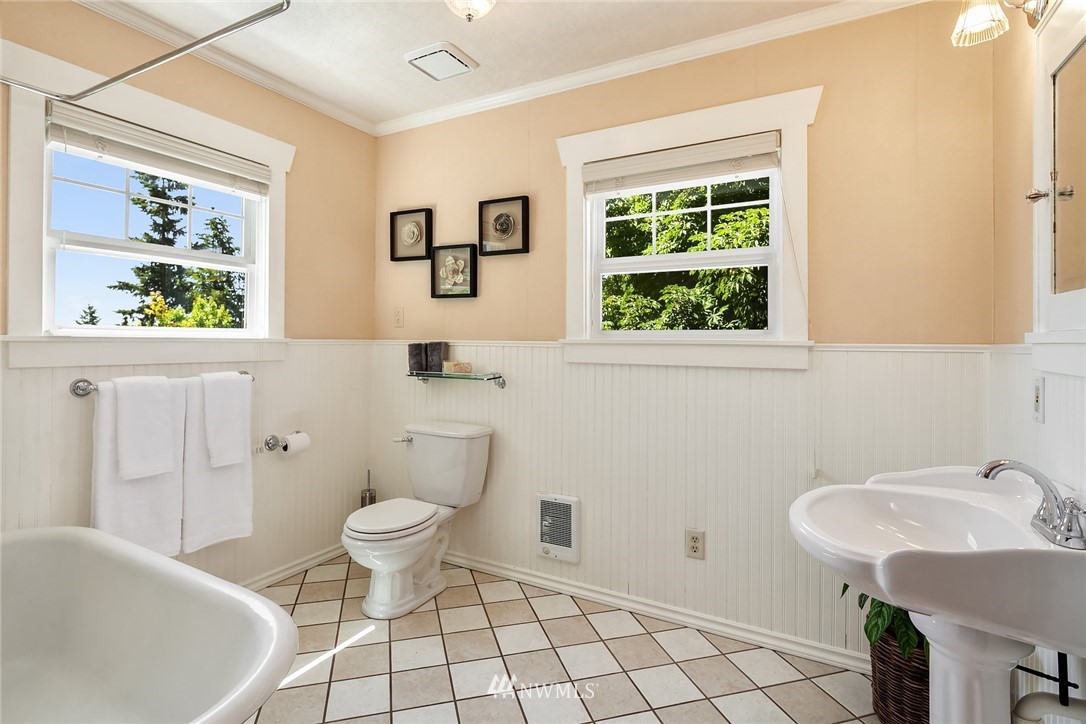 16219 Tiger Mountain Road Southeast Issaquah, WA 98027 - Photo 16 of 25 Gallery Image 16