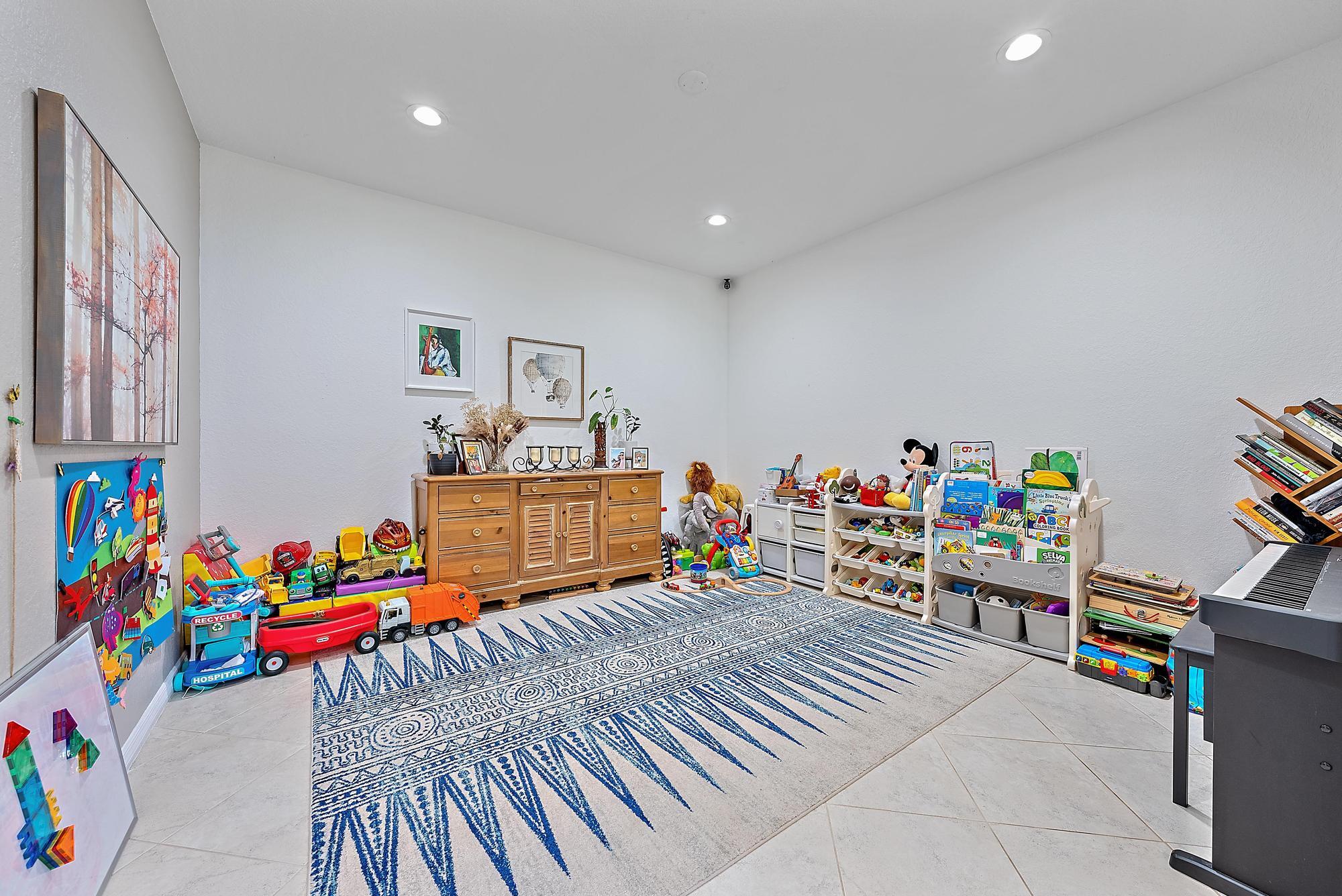 119 Whale Cay Way Jupiter, FL 33458 - Photo 19 of 46 a living room with lots of furniture