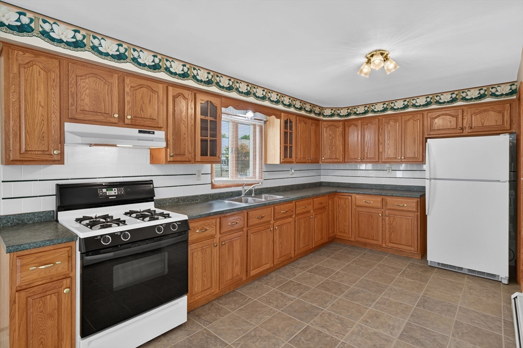 31 Oregon Street Fall River, MA 02720 - Photo 8 of 27