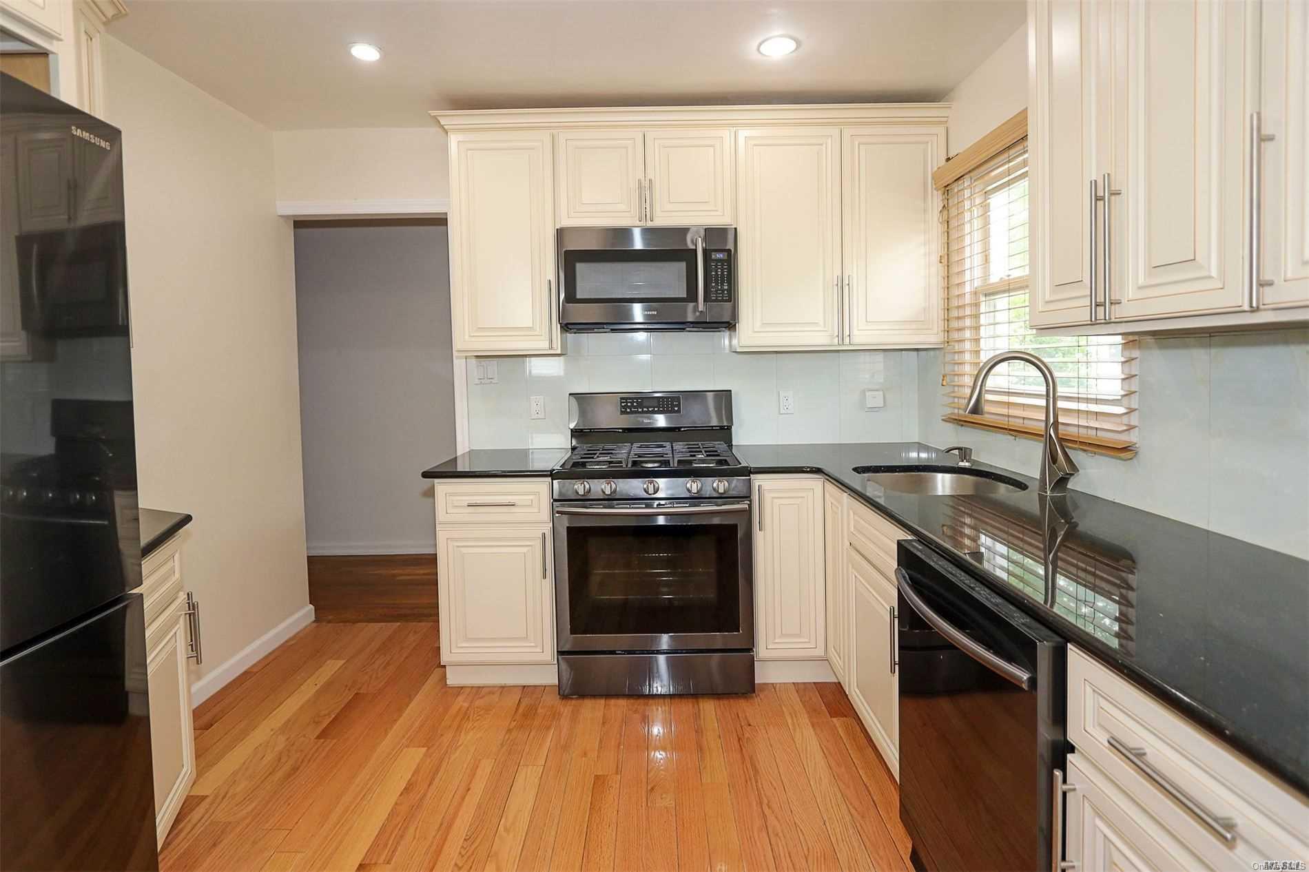 136-12 64th Road Queens, NY 11367 - Photo 11 of 21