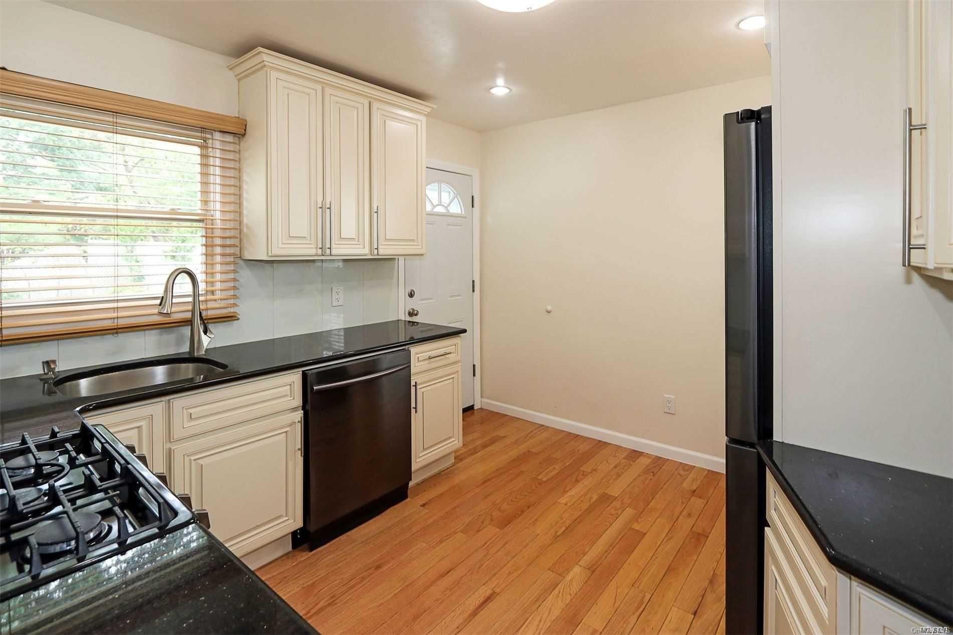 136-12 64th Road Queens, NY 11367 - Photo 7 of 21