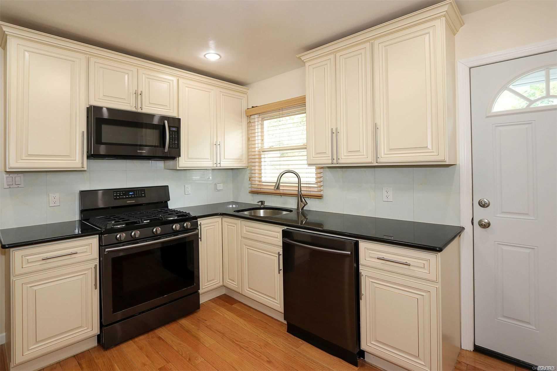 136-12 64th Road Queens, NY 11367 - Photo 10 of 21