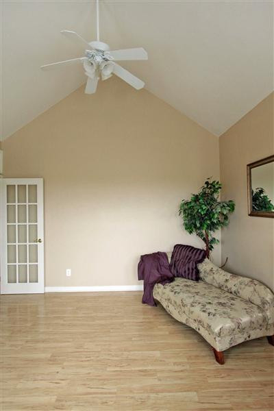 3056 Sandersville Road Lexington, KY 40511 - Photo 10 of 24 Vaulted ceiling too in the Living Room!