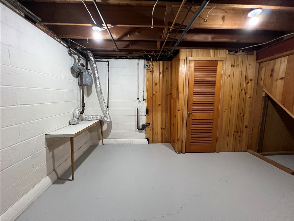 793 Helendale Road Irondequoit, NY 14609 - Photo 28 of 40 Basement-Laundry Room