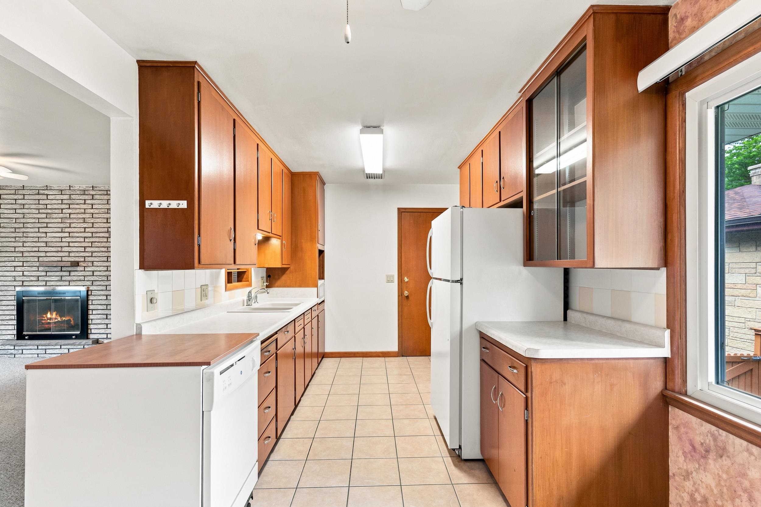 2834 Commercial Madison, WI 53704 - Photo 8 of 22