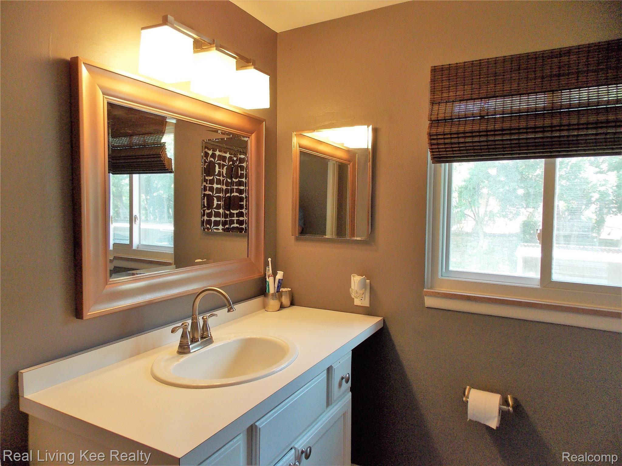 429 Miller Avenue Rochester, MI 48307 - Photo 26 of 34 Full Bath
