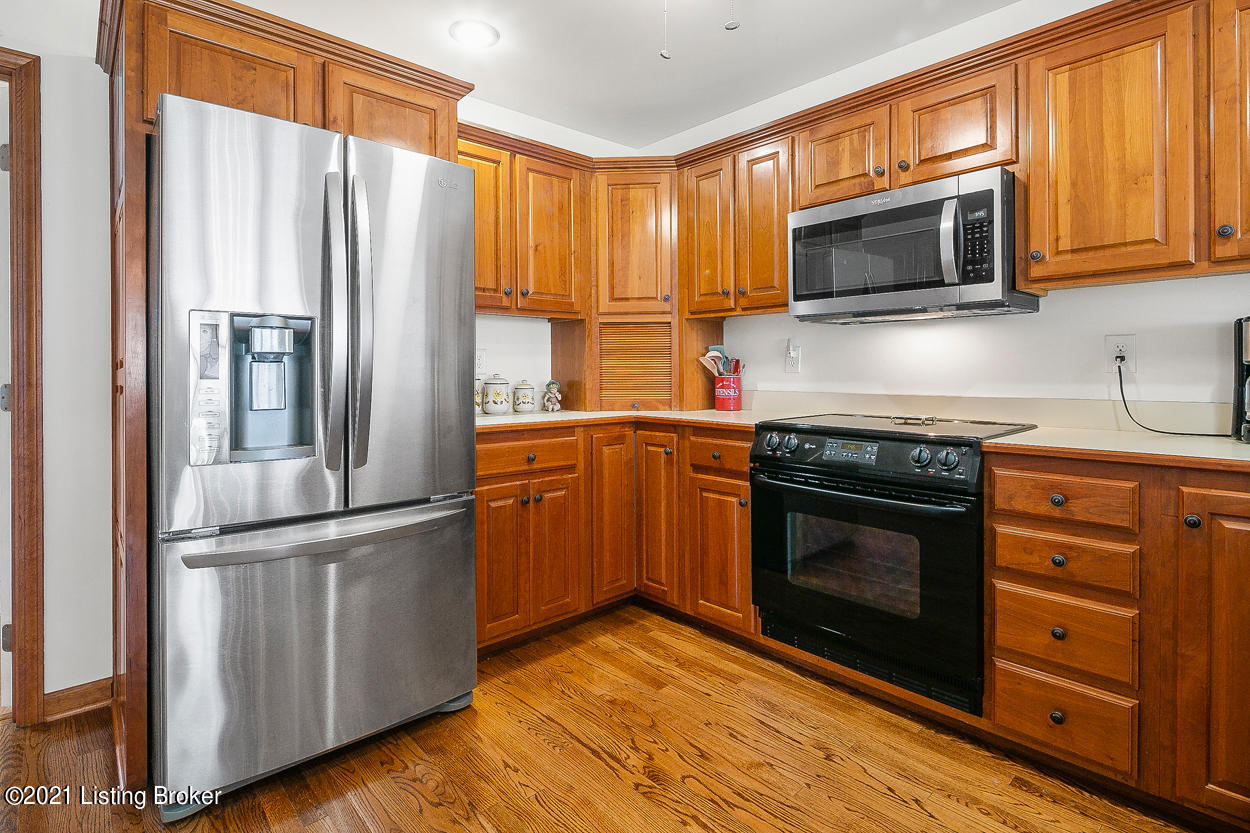 12501 Kirkham Road Louisville, KY 40299 - Photo 12 of 60 26