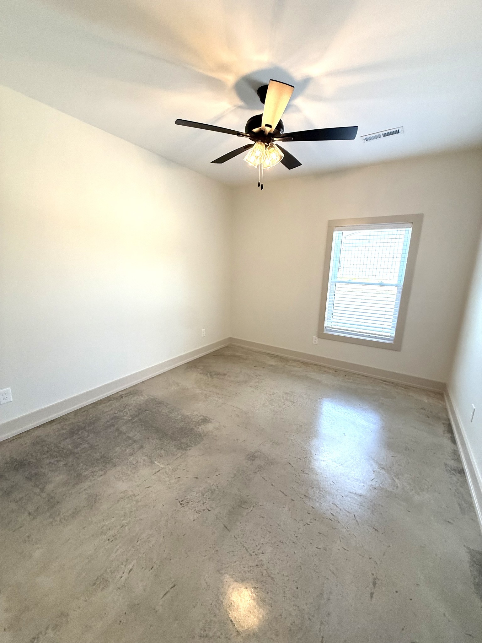 5572 Antioch Road Hopkinsville, KY 42240 - Photo 28 of 33 Gallery Image 28