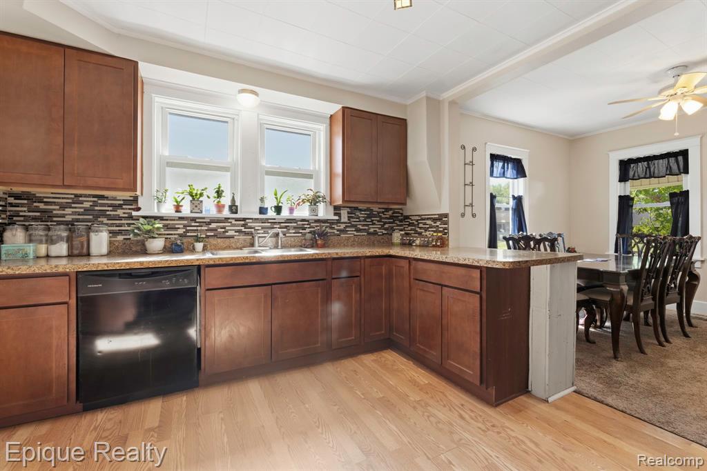 1301 Myrtle Street Port Huron, MI 48060 - Photo 6 of 26