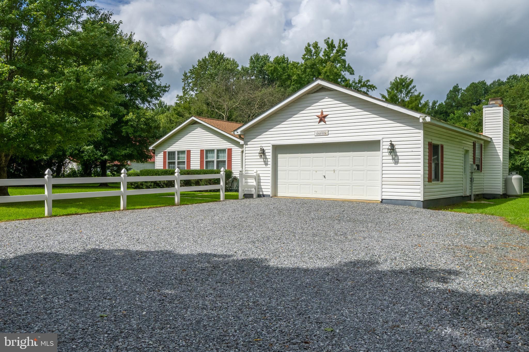 12380 Lewistown Road Cordova, MD 21625 - Photo 4 of 50 Driveway to garage
