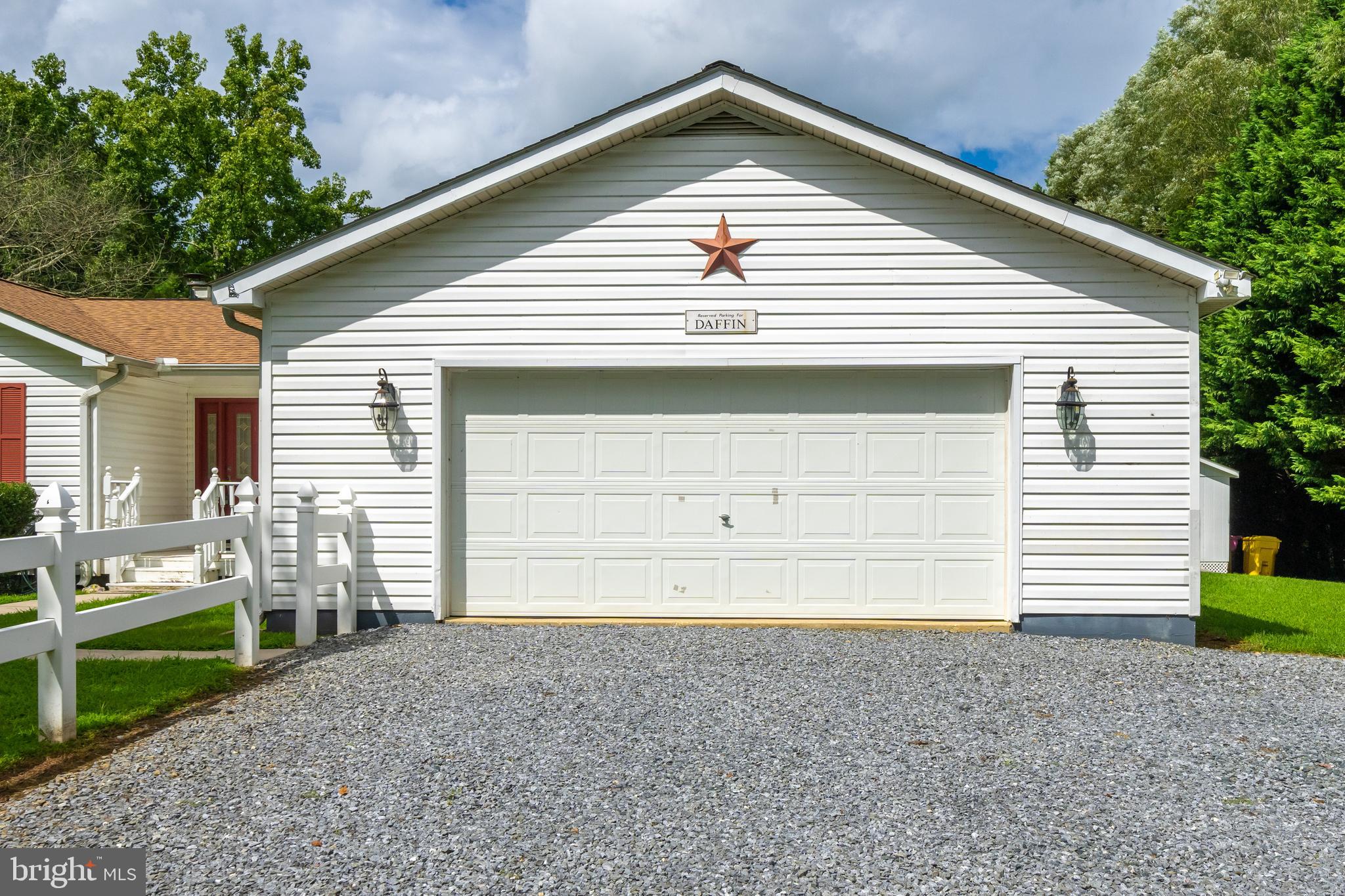 12380 Lewistown Road Cordova, MD 21625 - Photo 5 of 50 2-car garage, oversized