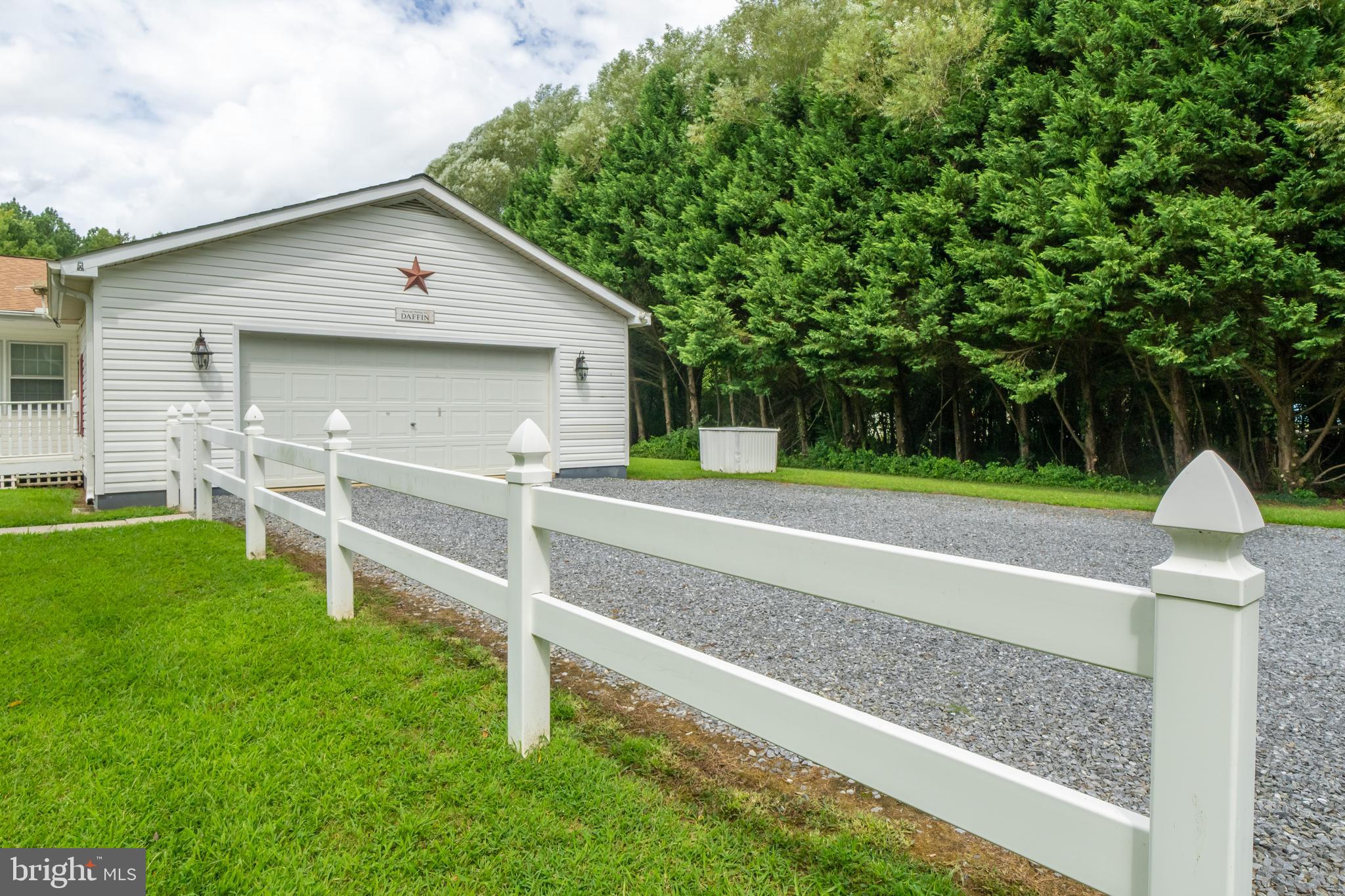 12380 Lewistown Road Cordova, MD 21625 - Photo 8 of 50 Fencing between front yard and driveway