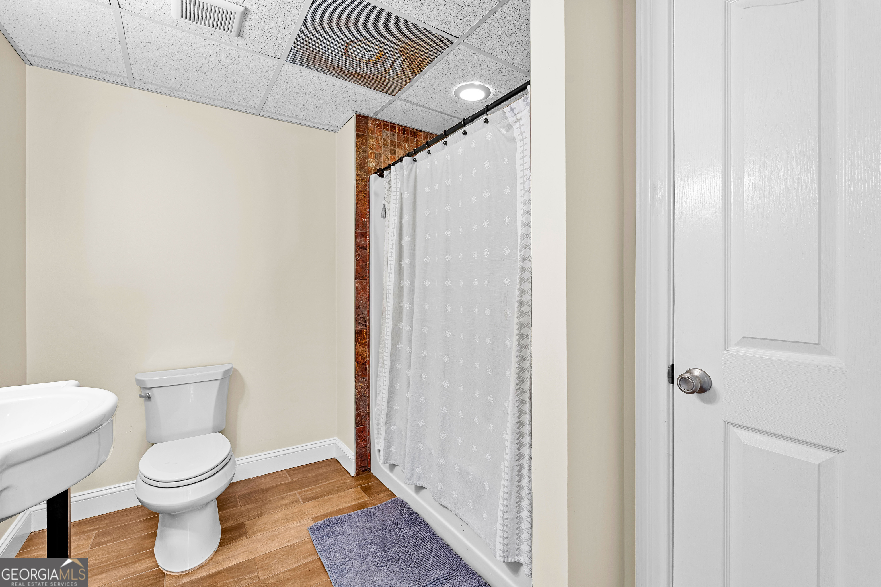 4101 West Ellis Road Griffin, GA 30223 - Photo 84 of 133 a bathroom with a toilet and a shower