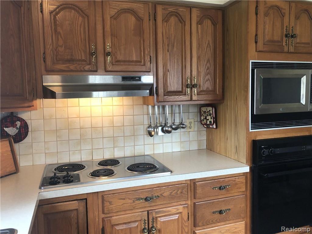 925 North Road Fenton, MI 48430 - Photo 9 of 30