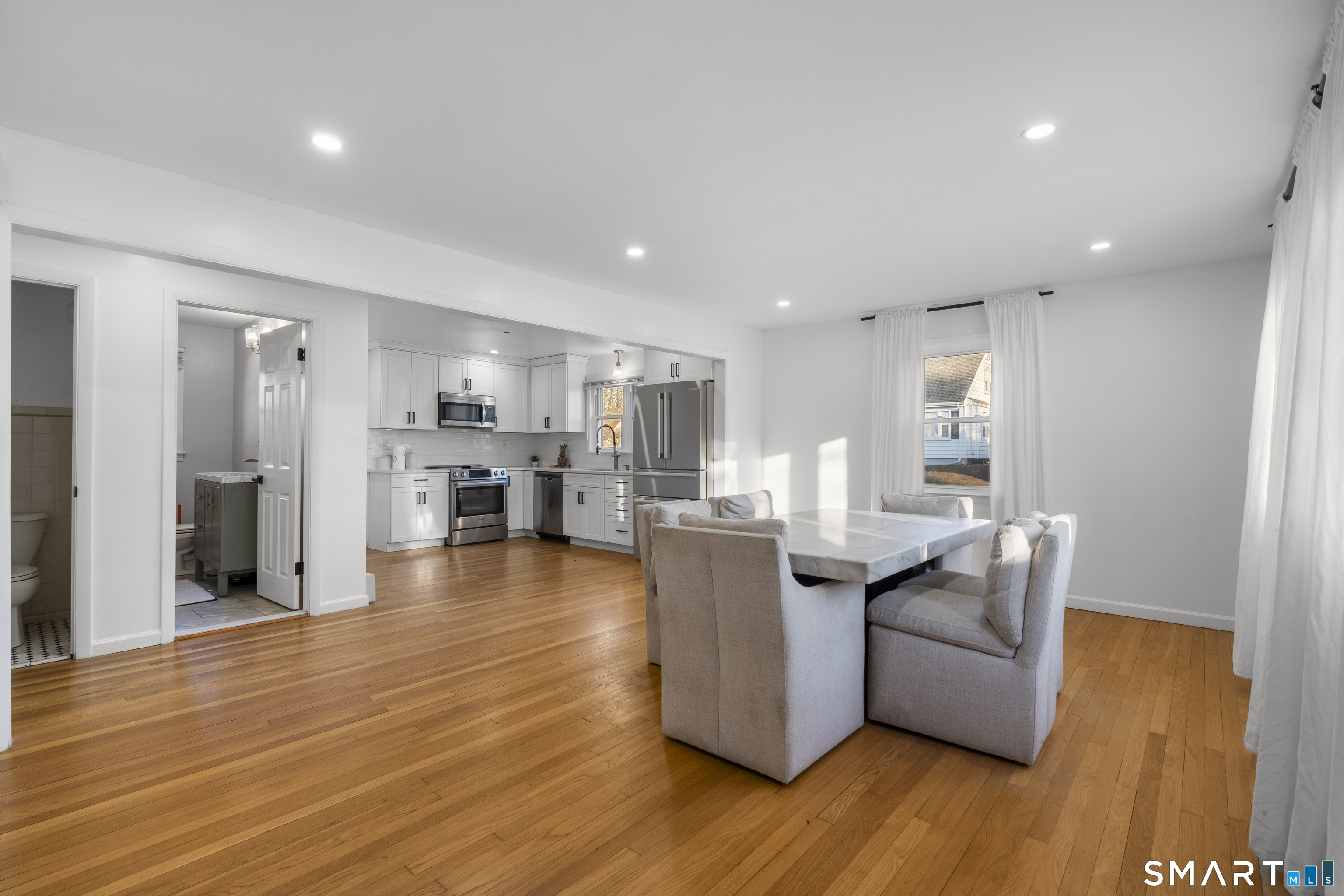 948 Wayne Street Bridgeport, CT 06606 - Photo 13 of 40