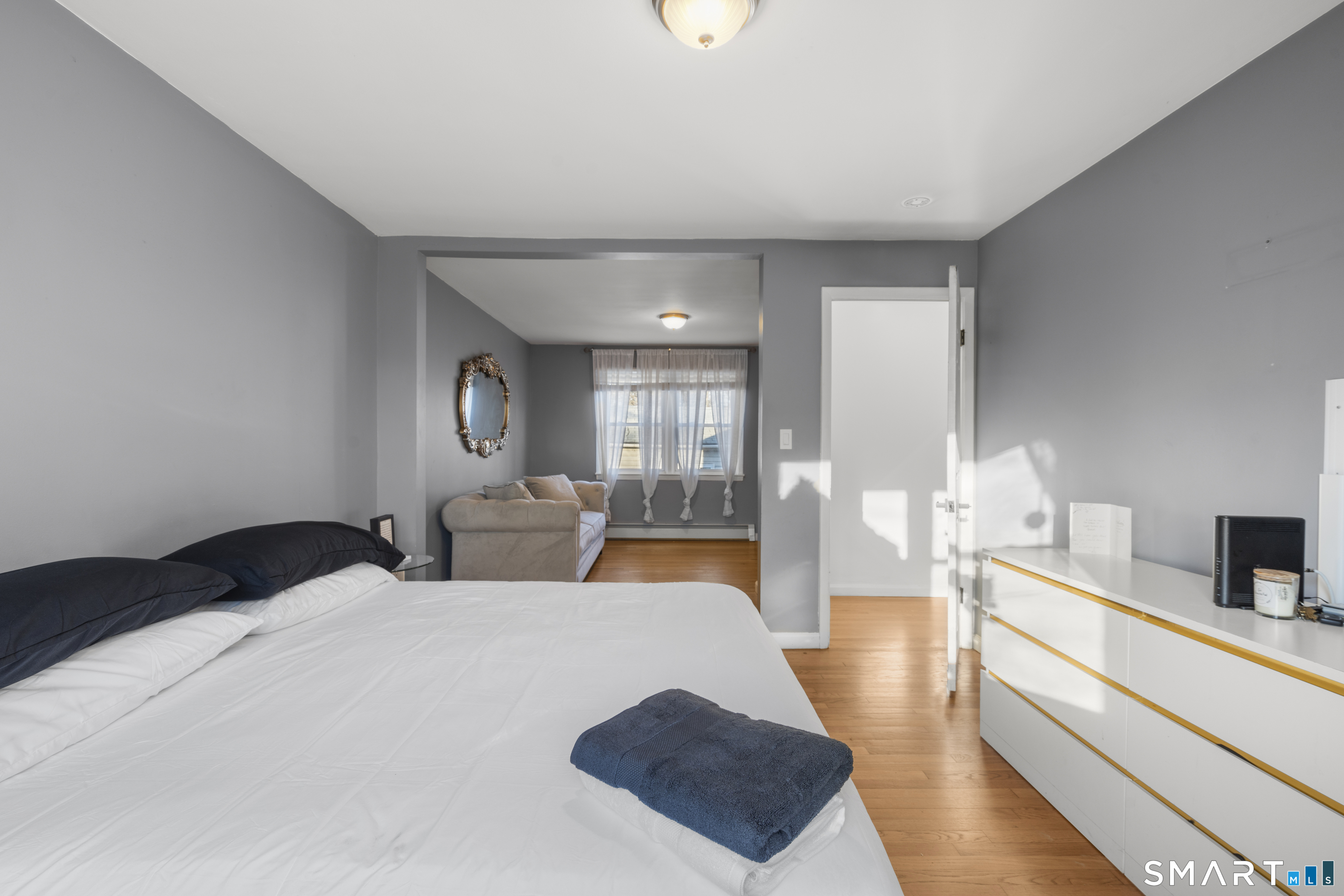 948 Wayne Street Bridgeport, CT 06606 - Photo 5 of 40