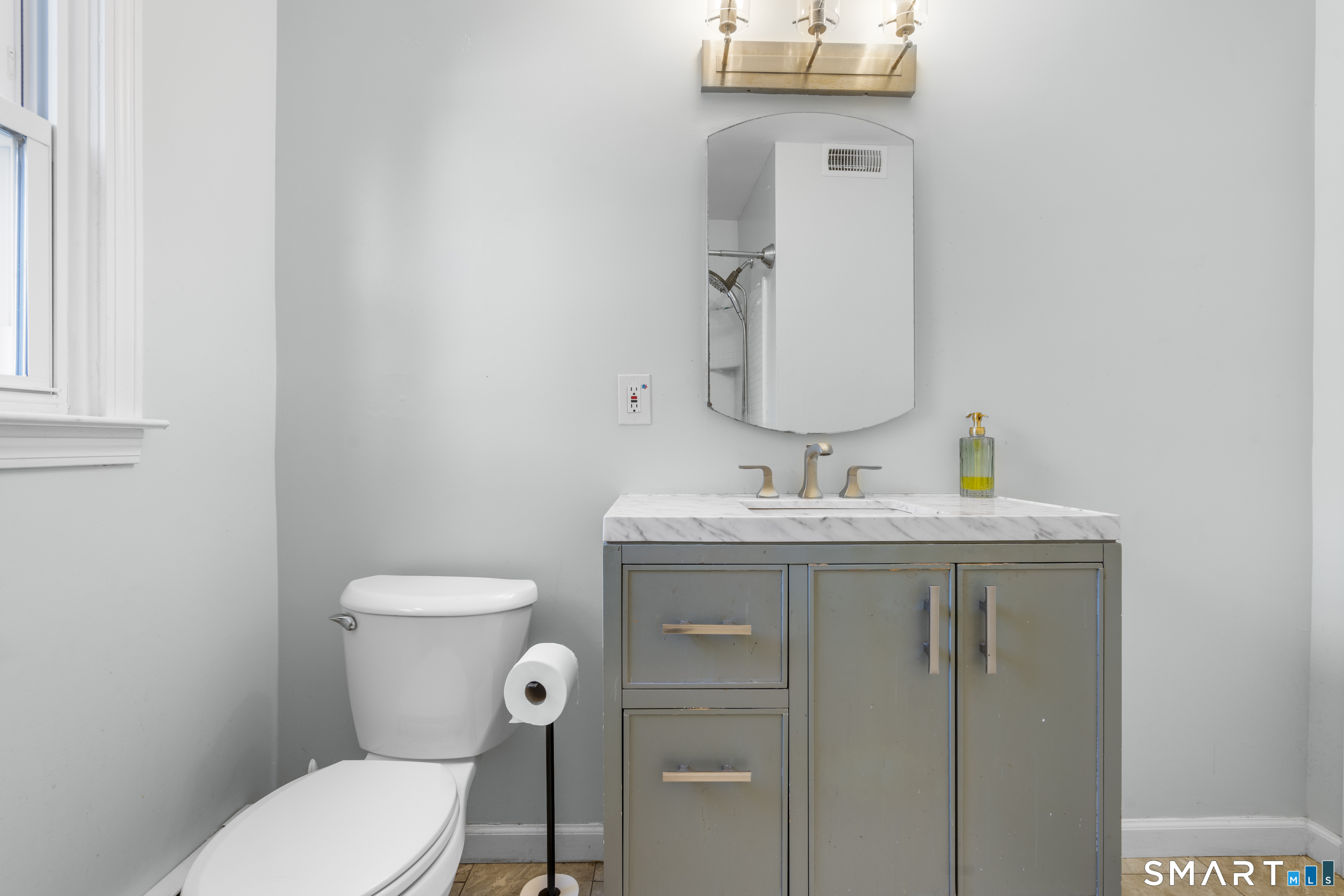 948 Wayne Street Bridgeport, CT 06606 - Photo 8 of 40