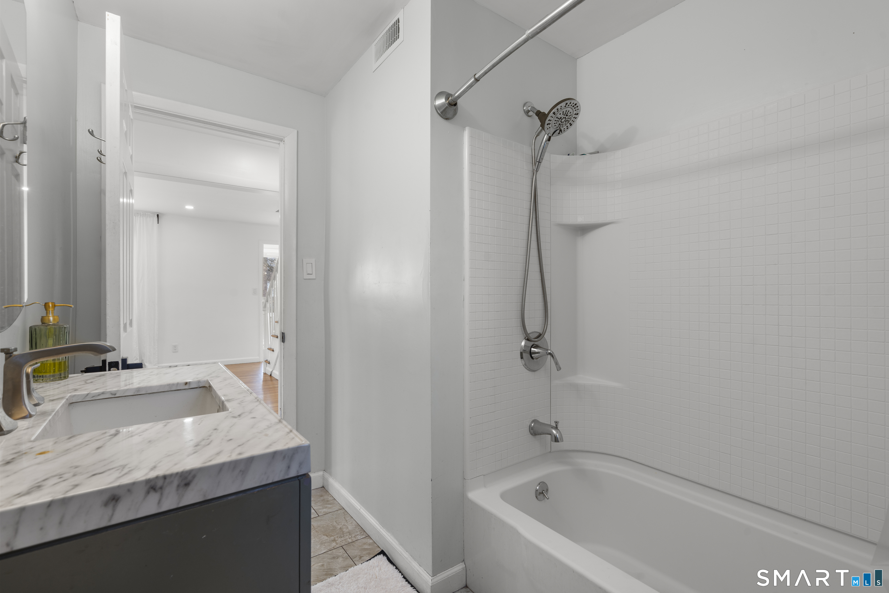 948 Wayne Street Bridgeport, CT 06606 - Photo 9 of 40