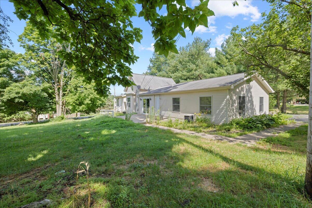 426 Milnor Road Pickerington, OH 43147 - Photo 3 of 48 04-Yard