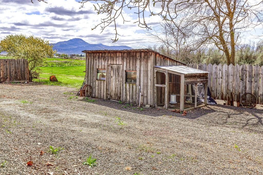 302 East Gregory Road Central Point, OR 97502 - Photo 18 of 74 EGR(30)