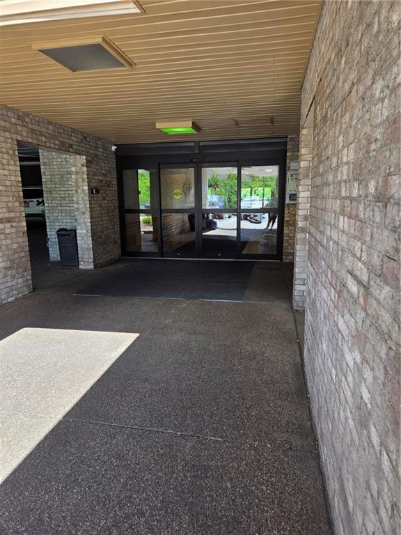 2120 Greentree Road, Unit 102E Pittsburgh, PA 15220 - Photo 3 of 32