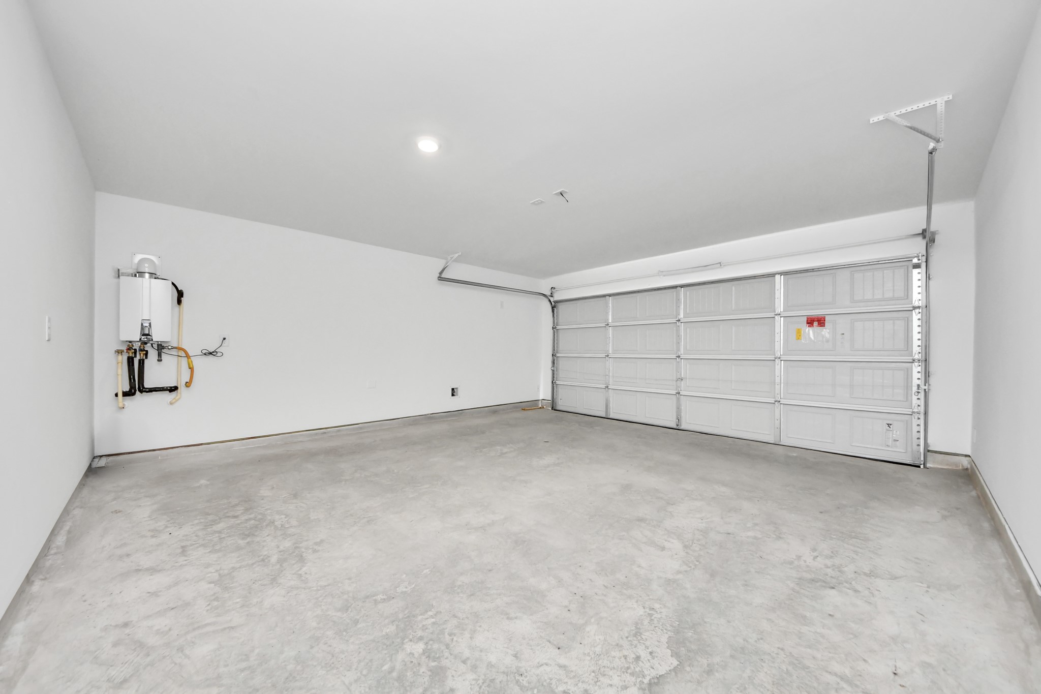 29643 Knollwood Bay Road Waller, TX 77484 - Photo 31 of 35 Spacious garage