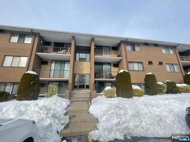 a large building with a lot of windows