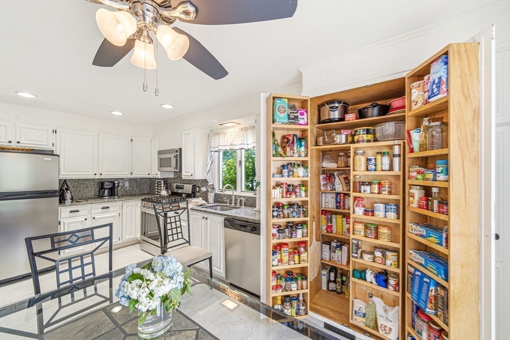 83 Grand Street Reading, MA 01867 - Photo 9 of 42