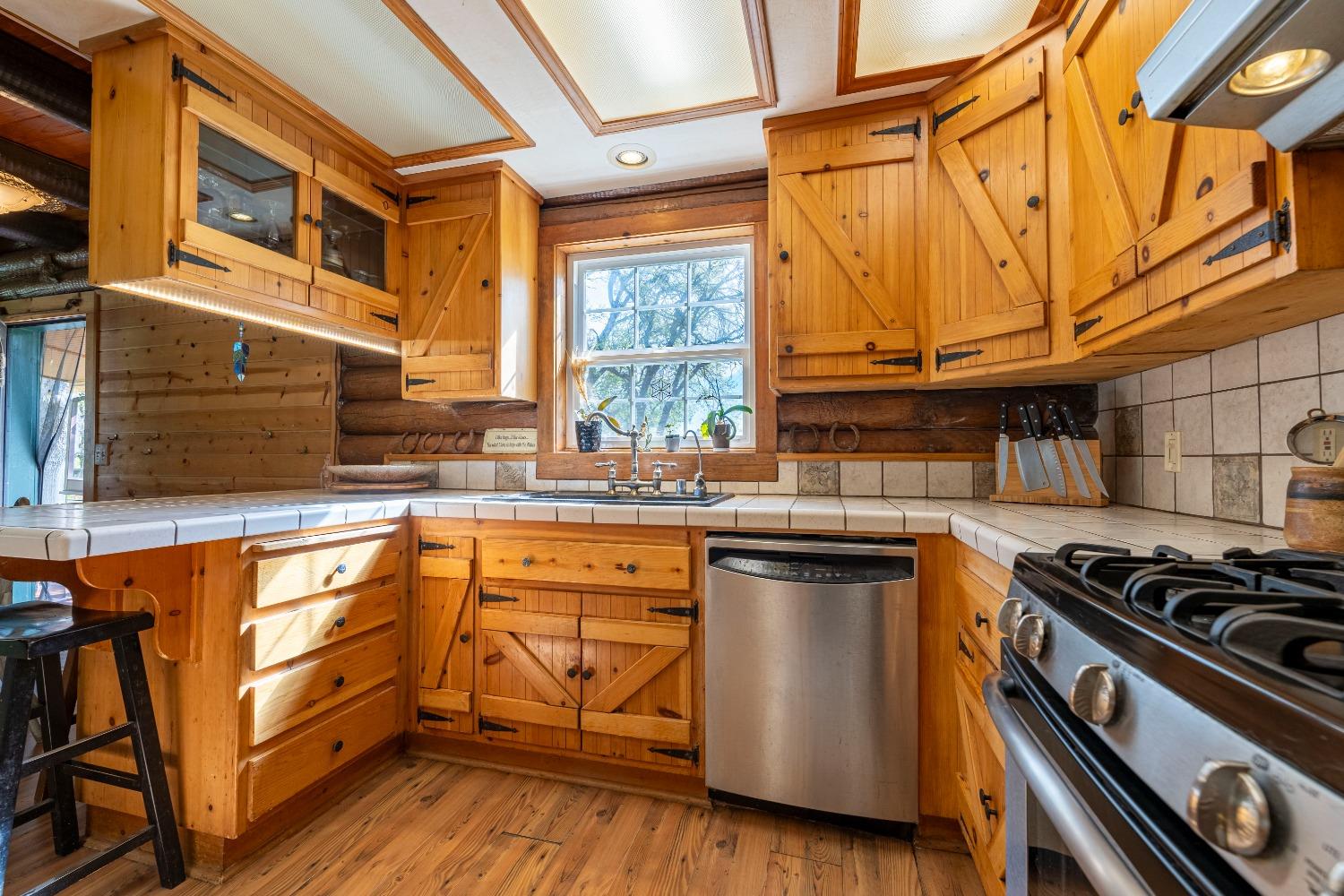 16100 Barbara Court Grass Valley, CA 95949 - Photo 16 of 86