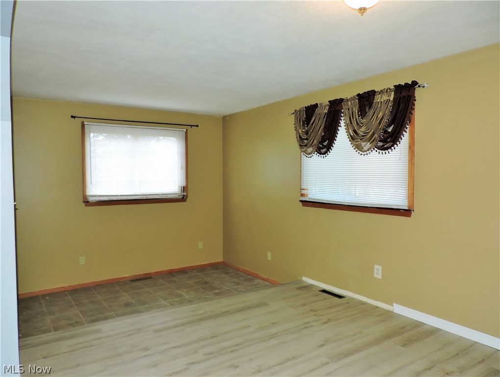 4615 Broadview Road Cleveland, OH 44109 - Photo 12 of 29 Dining and bonus room