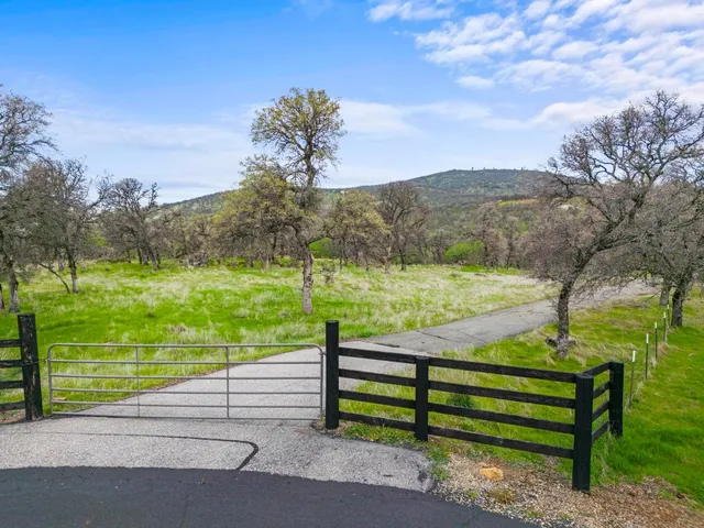 a view of park with mountain view