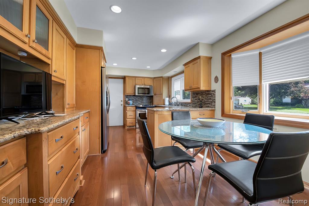 7252 Stonebrook Road West Bloomfield, MI 48322 - Photo 17 of 38