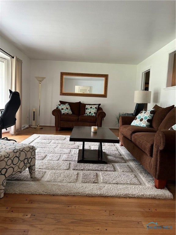 2046 Pautucket Road Toledo, OH 43615 - Photo 4 of 41 Living room