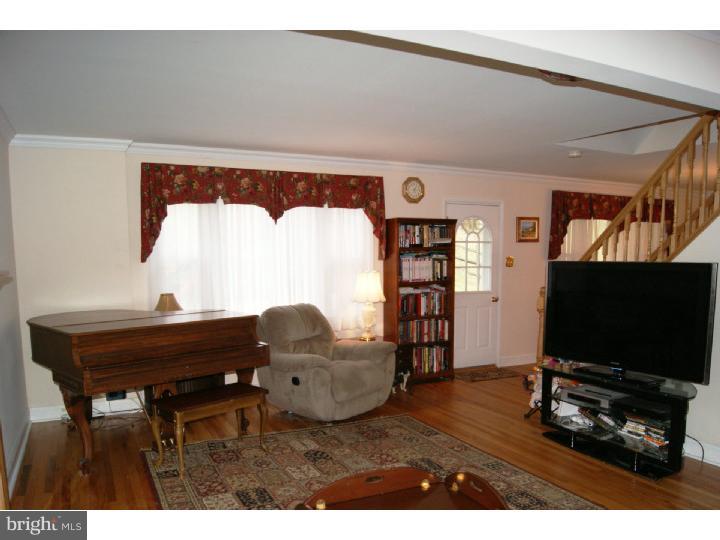 914 East Cathedral Road Philadelphia, PA 19128 - Photo 2 of 18 Gallery Image 2