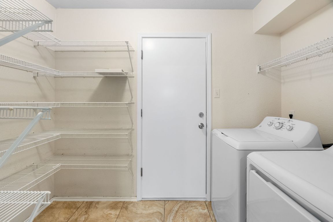 1700 Canon Yeomans Trail Austin, TX 78748 - Photo 18 of 32 a bathroom with a bathtub and shower