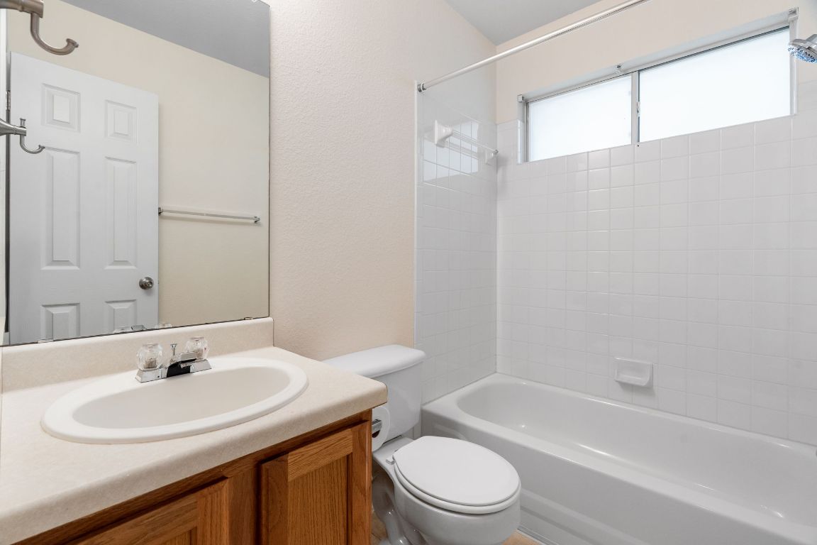 1700 Canon Yeomans Trail Austin, TX 78748 - Photo 26 of 32 a bathroom with a sink toilet and a bathtub