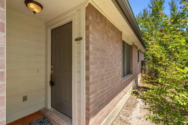 $1,900 | 1700 Canon Yeomans Trail, Austin, TX 78748