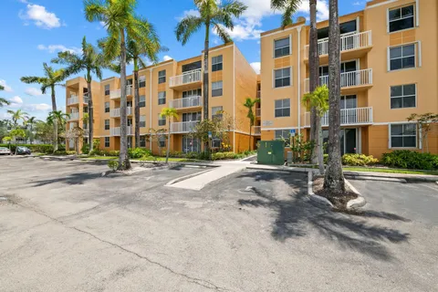 $329,000 | 1341 Southeast 3rd Avenue, Unit 206, Dania Beach, FL 33004