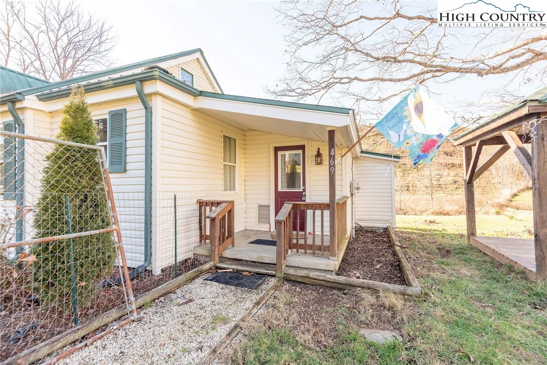 469 Smith Dixon Road Crumpler, NC 28617 - Photo 4 of 45 Gallery Image 4