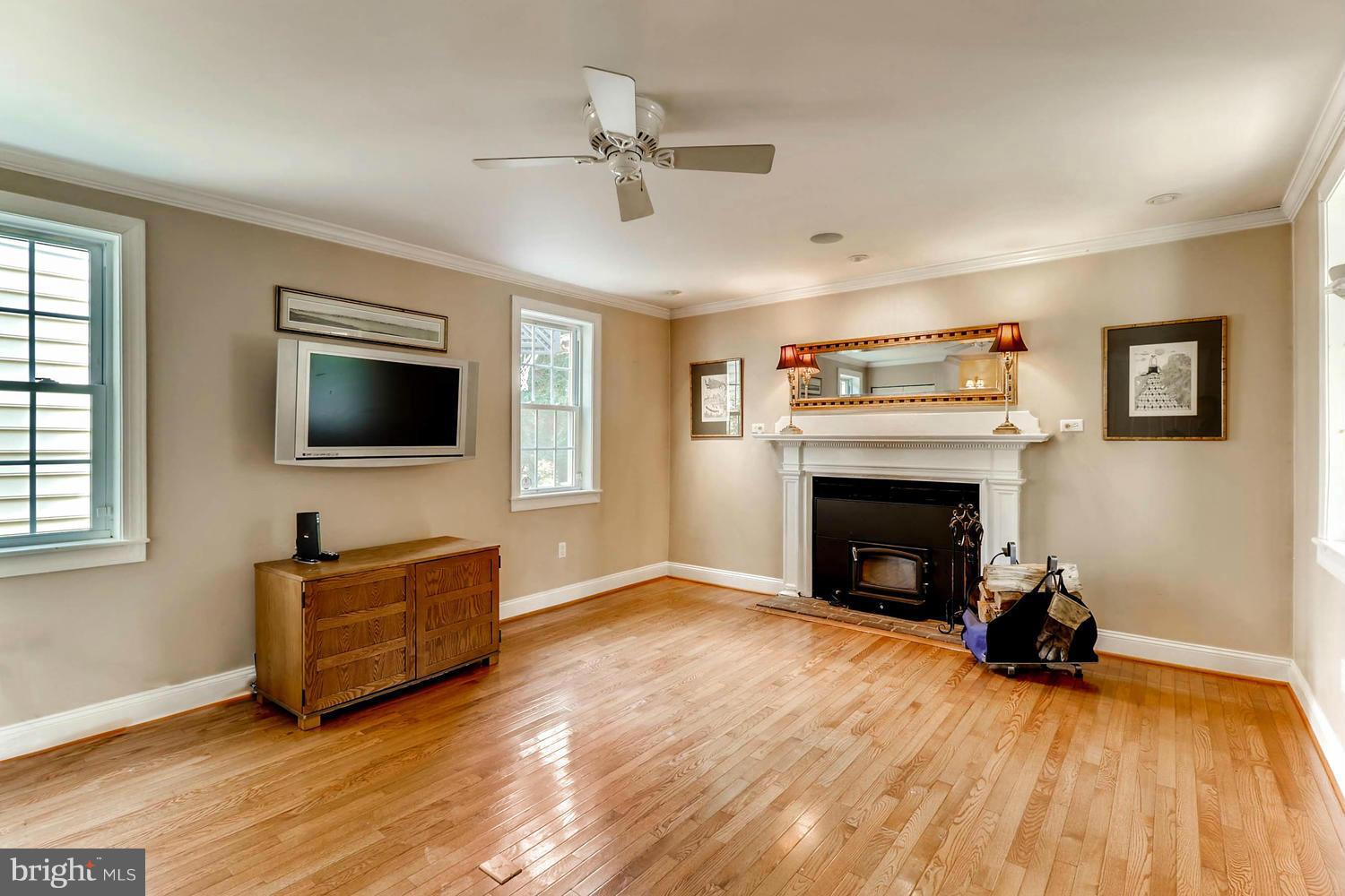 10623 Stevenson Road Stevenson, MD 21153 - Photo 3 of 29 Living Room