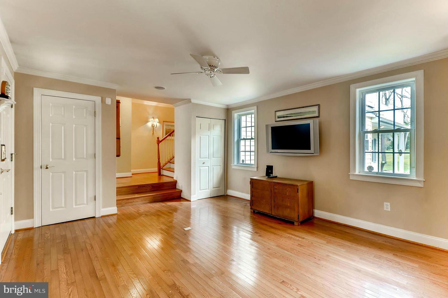 10623 Stevenson Road Stevenson, MD 21153 - Photo 4 of 29 Living Room