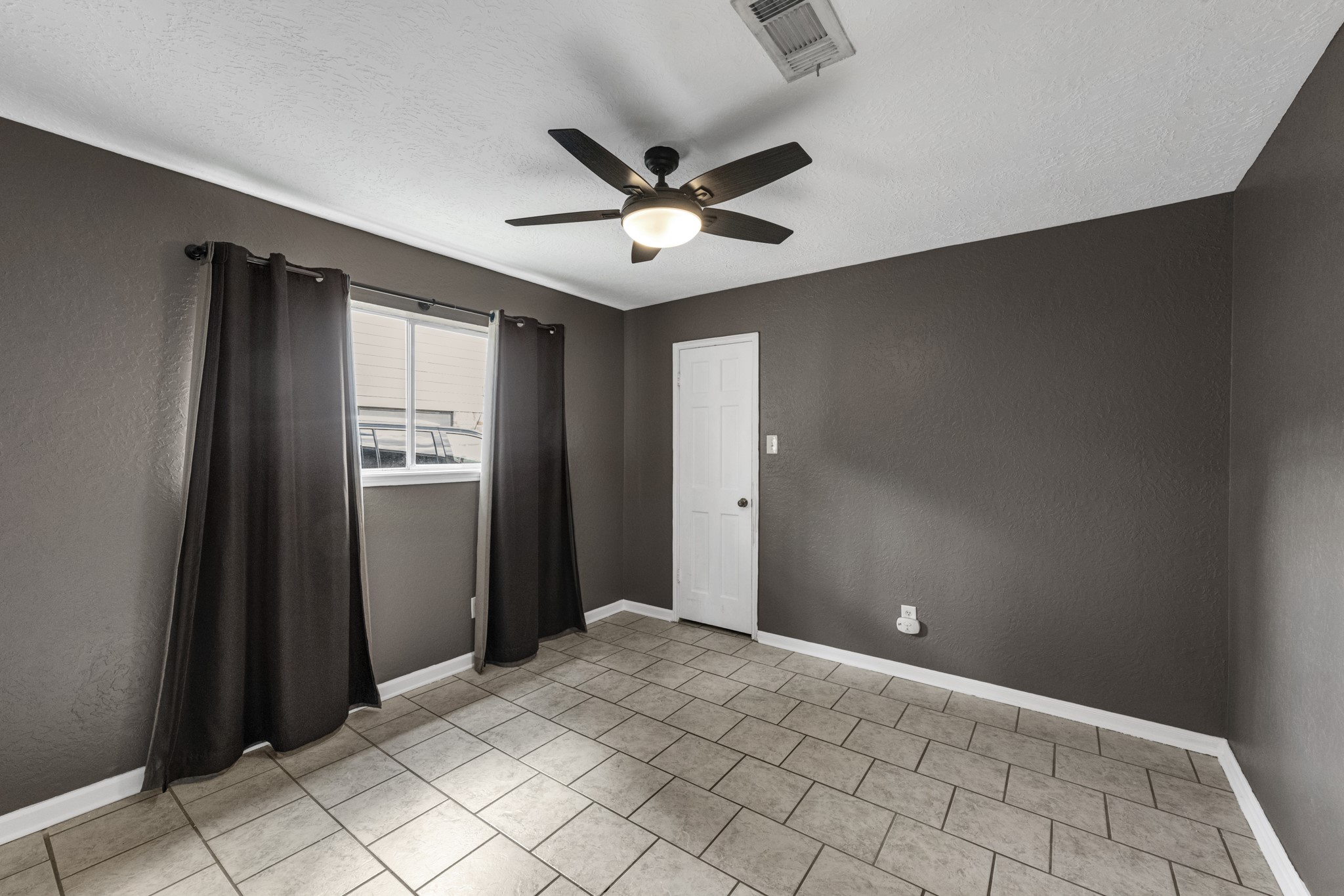 622 South Rivershire Drive Conroe, TX 77304 - Photo 19 of 25 Bedroom 3