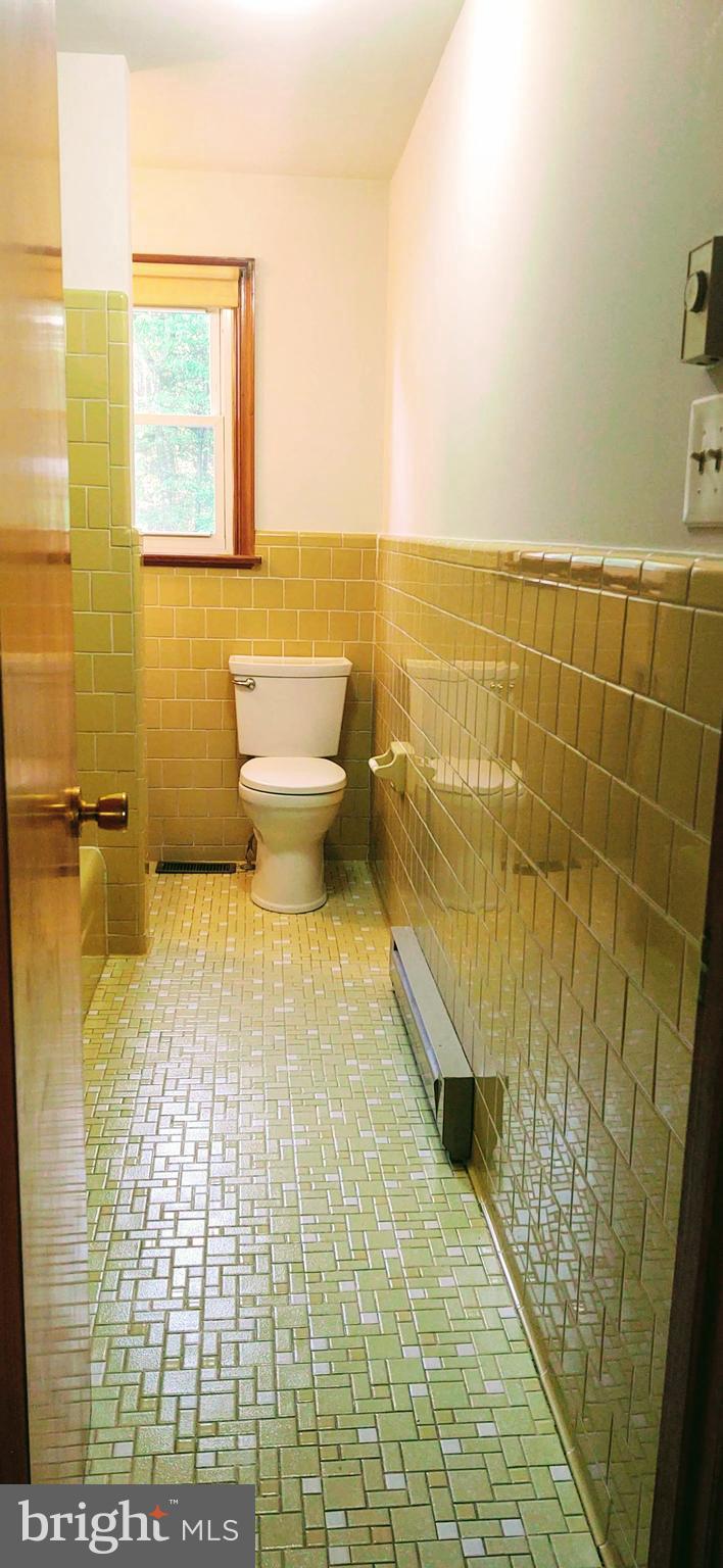 21360 Landora Bridge Road Ruther Glen, VA 22546 - Photo 12 of 25 Hall Bath