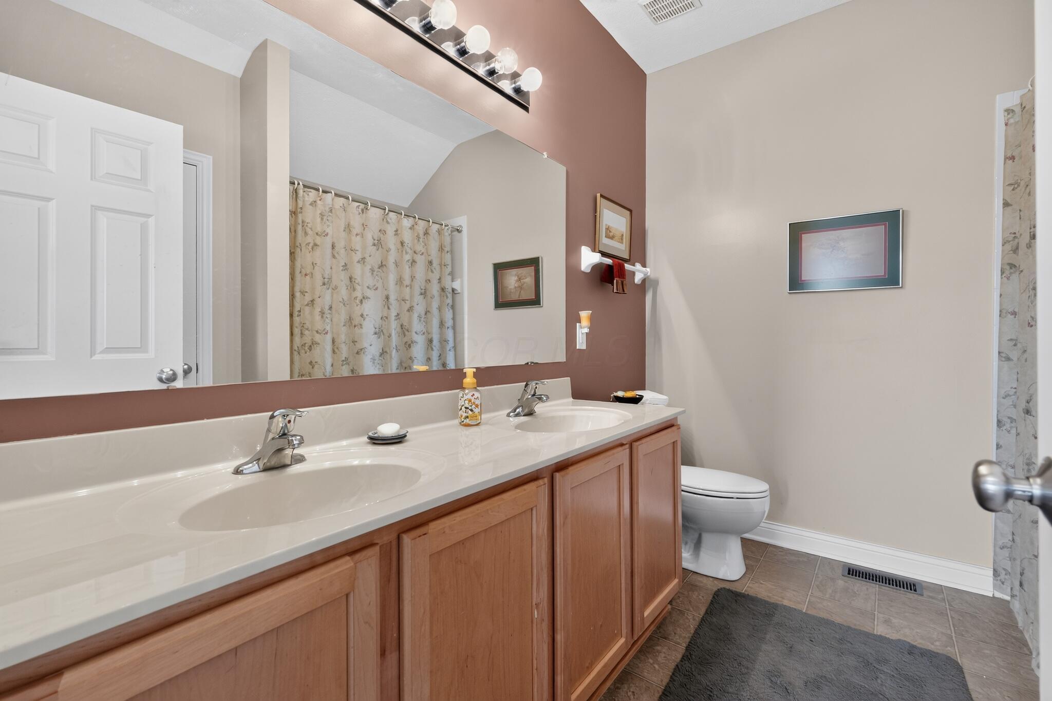 5643 Wexler Road Dublin, OH 43016 - Photo 18 of 23 5643_Wexler_Rd-Bathroom-r-30