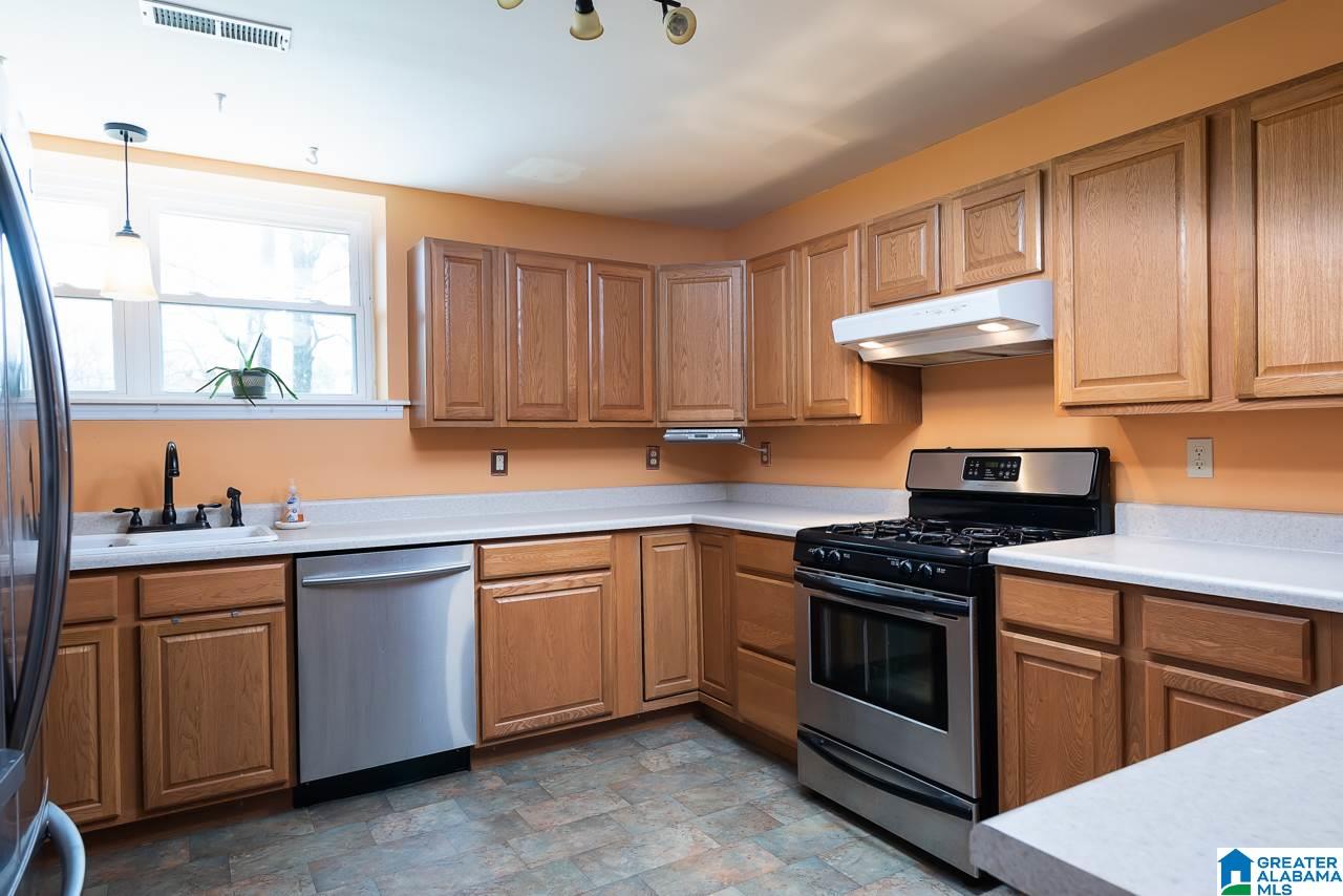 1444 Tropical Circle Alabaster, AL 35007 - Photo 3 of 29