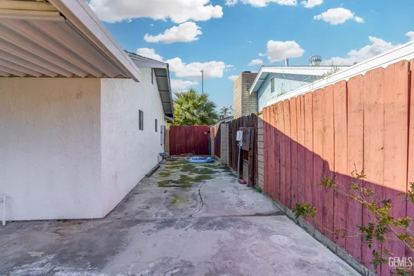 a view of a pathway with wooden fence