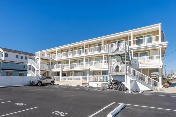$405,000 | 422 Farragut Road, Unit 201, Wildwood Crest, NJ 08260