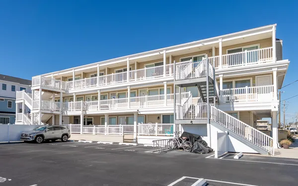 $405,000 | 422 Farragut Road, Unit 201, Wildwood Crest, NJ 08260
