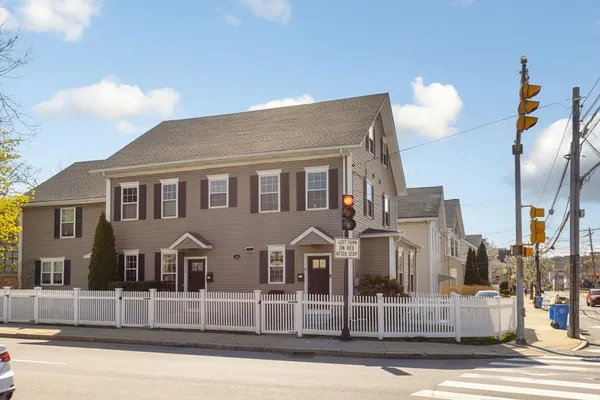$3,900 | 42 Lexington Street, Unit 3, Waltham, MA 02451