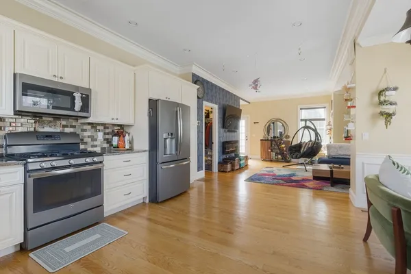 $3,900 | 42 Lexington Street, Unit 3, Waltham, MA 02451
